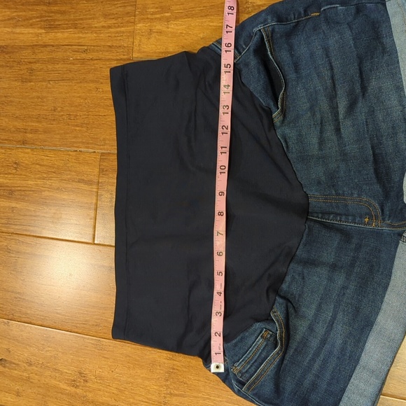 Time & Tru Maternity Denim Shorts - Picture 2 of 9